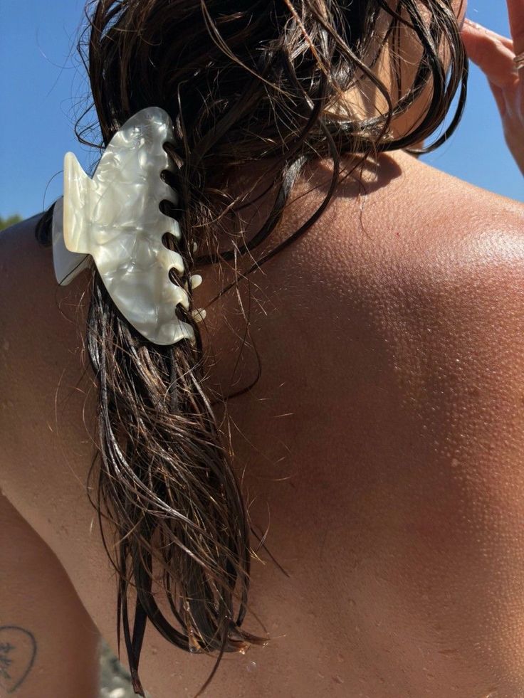 Cheveux secs et abîmés par l'été : le guide ultime pour sauver sa crinière