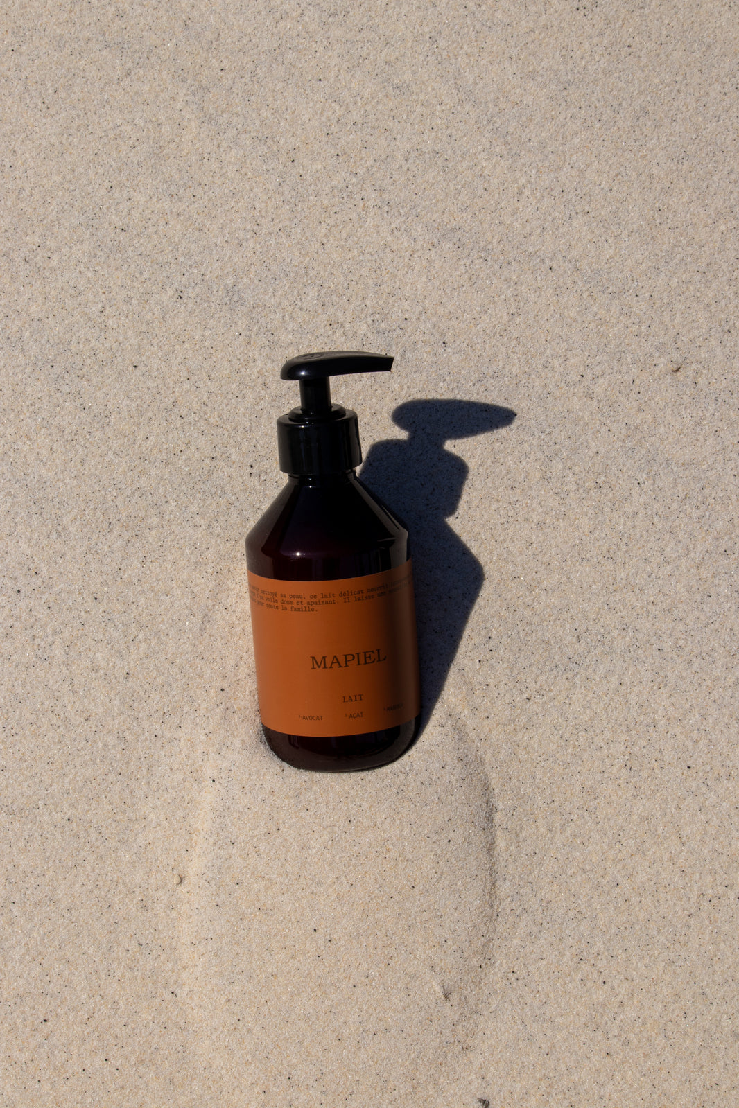 Flacon de lait magique Mapiel sur la plage 